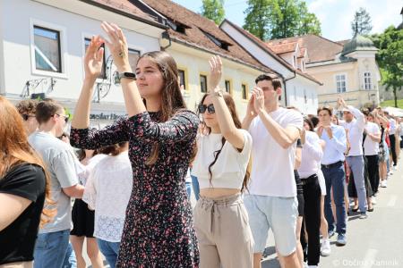 Kamnik danes v znamenju maturantske četvorke, v kateri je zaplesalo preko 200 maturantk in maturantov (37)